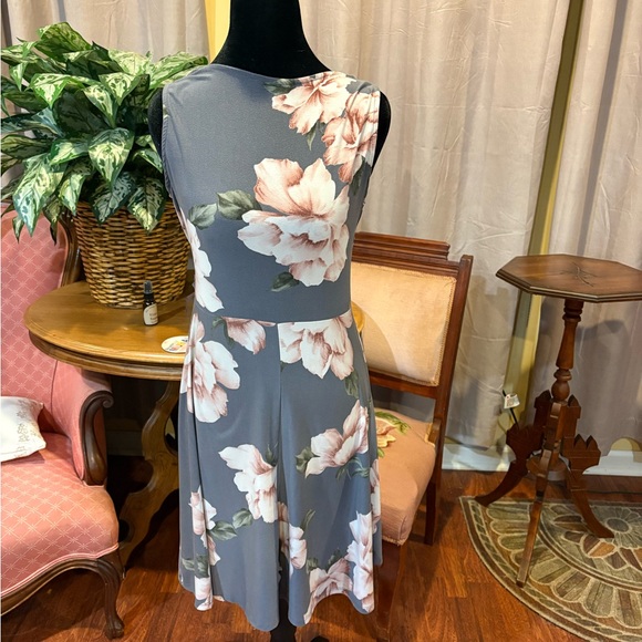 Kaileigh Gray & Blush Floral Fit & Flare Dress – Size M - Picture 1 of 3